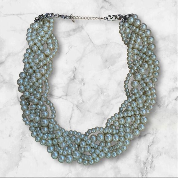 Pearl Necklace that "Makes a Statement" - Picture 1 of 7